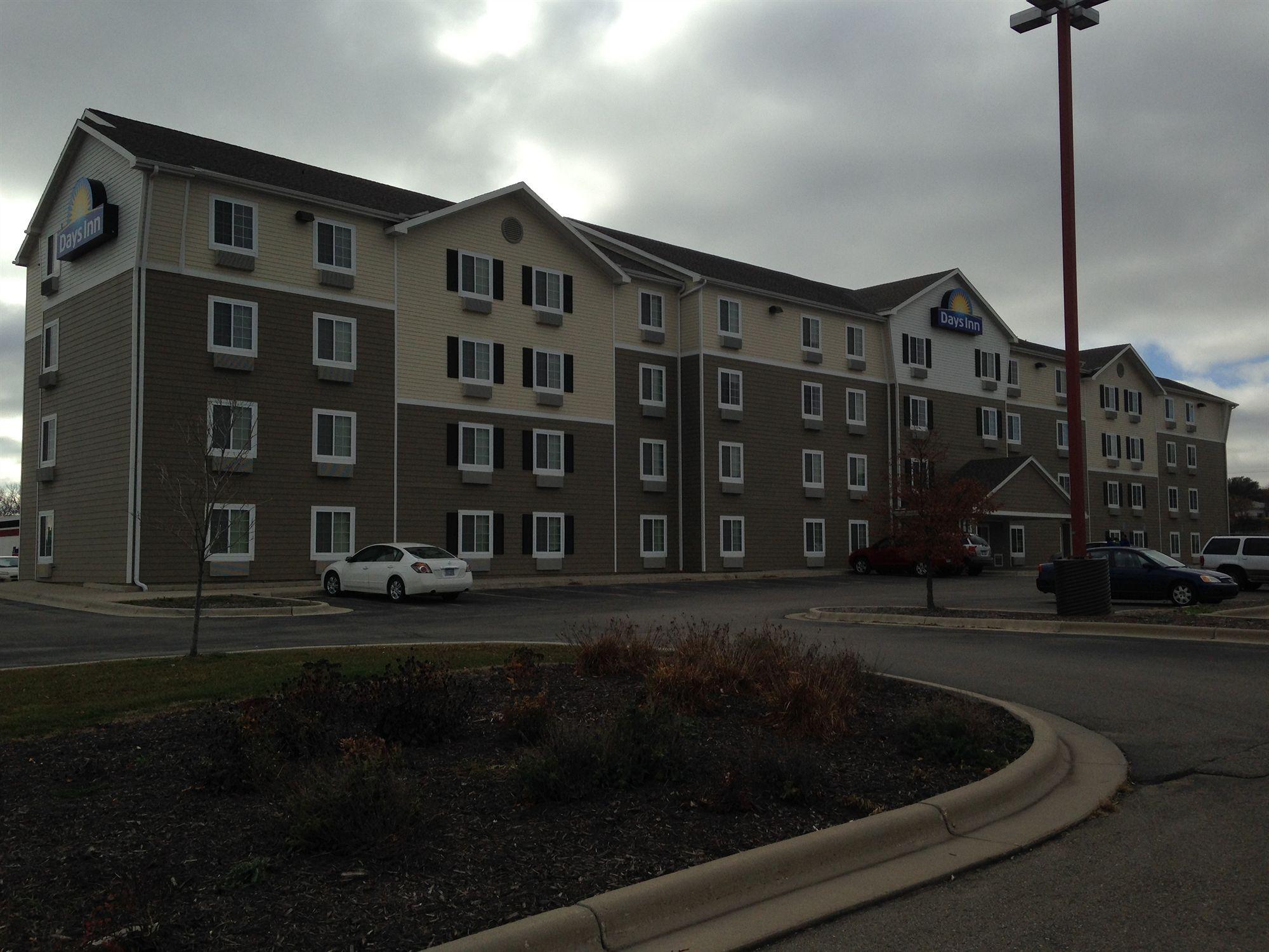 Days Inn & Suites By Wyndham Rochester South Экстерьер фото