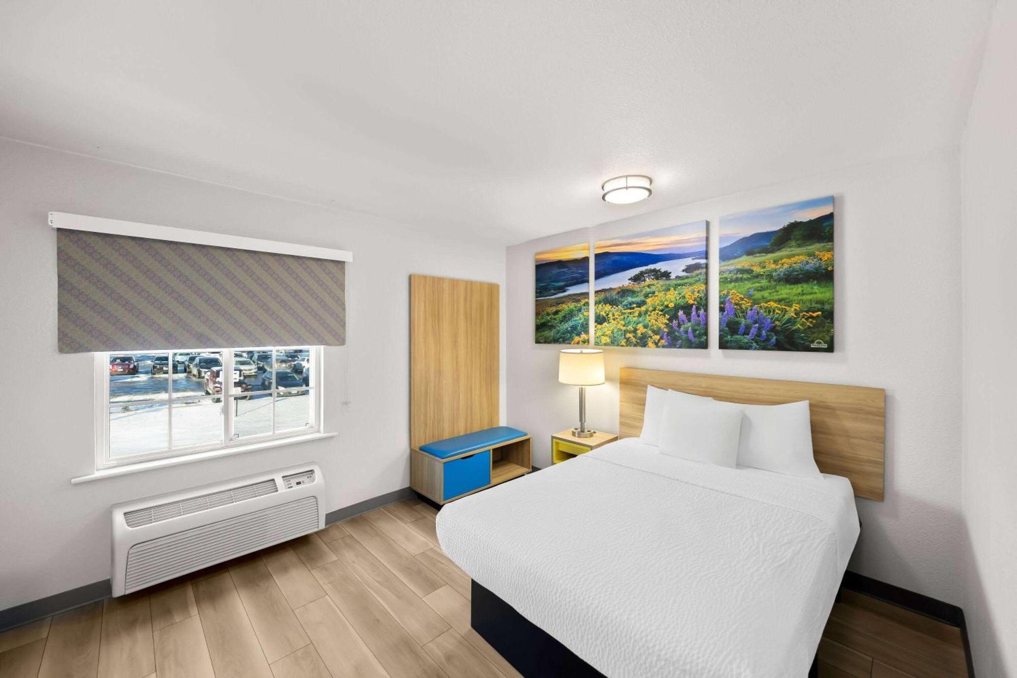 Days Inn & Suites By Wyndham Rochester South Экстерьер фото
