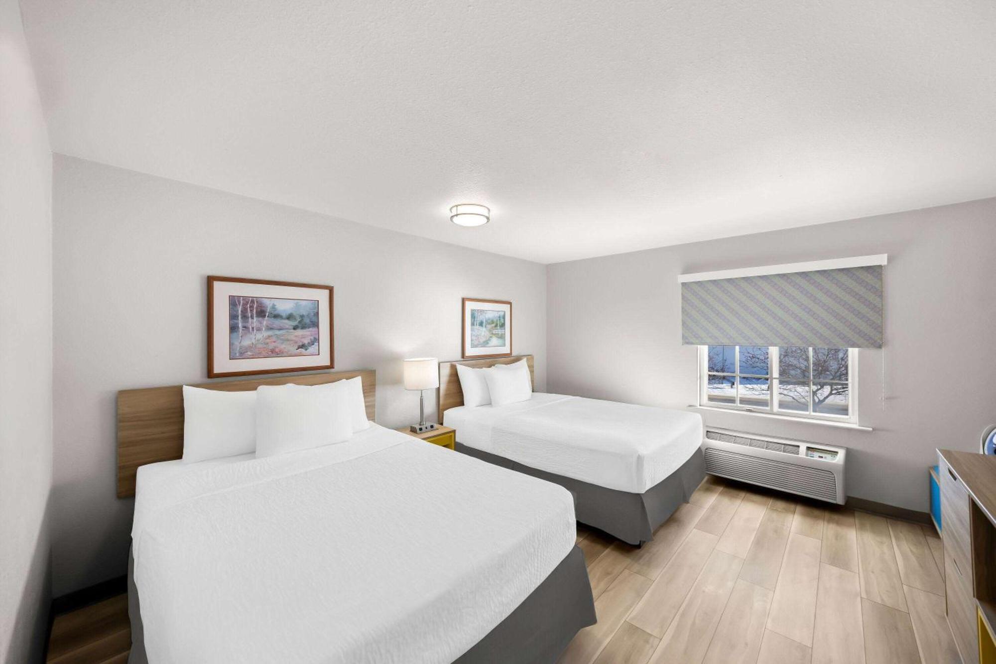 Days Inn & Suites By Wyndham Rochester South Экстерьер фото