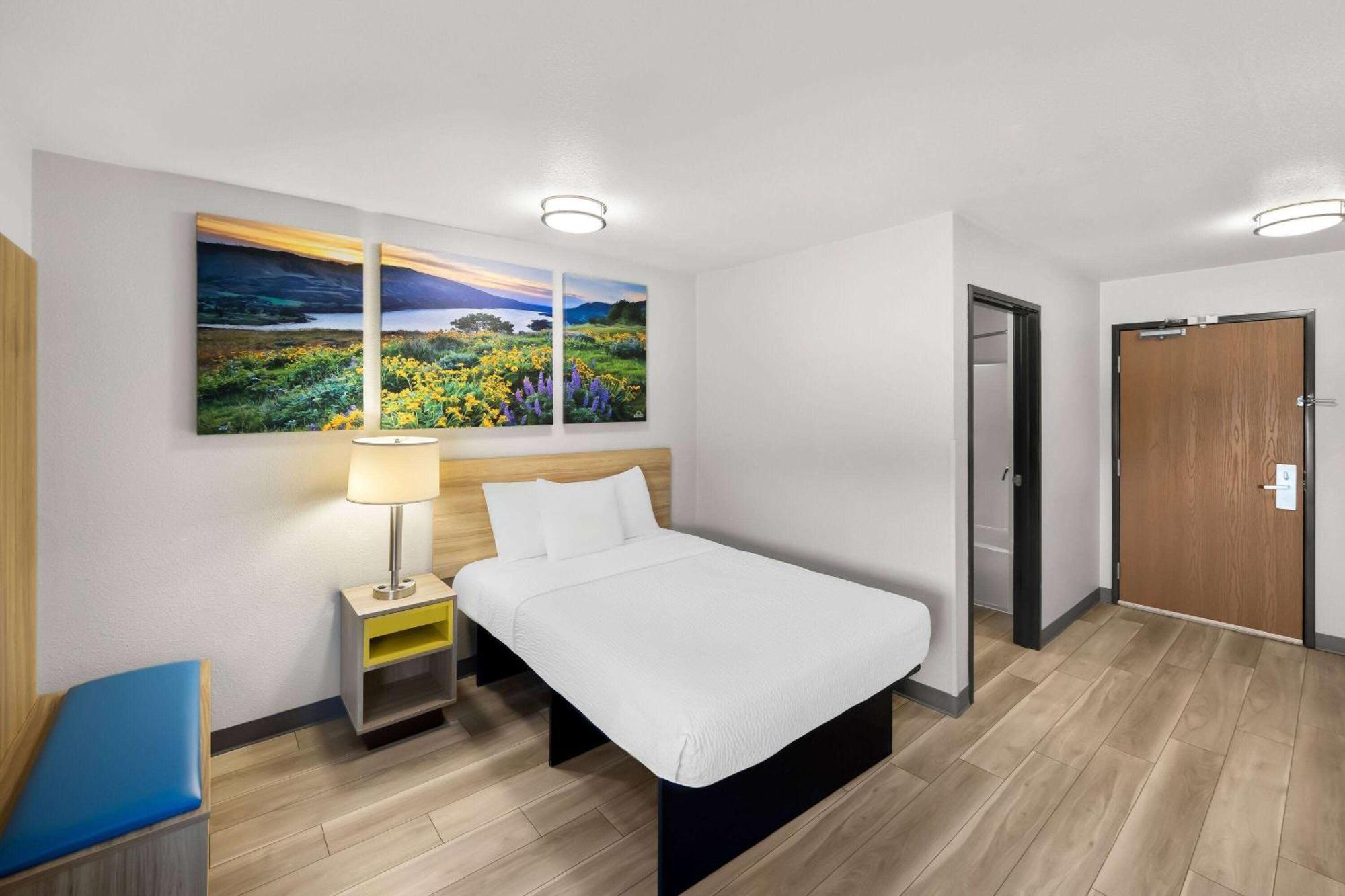 Days Inn & Suites By Wyndham Rochester South Экстерьер фото