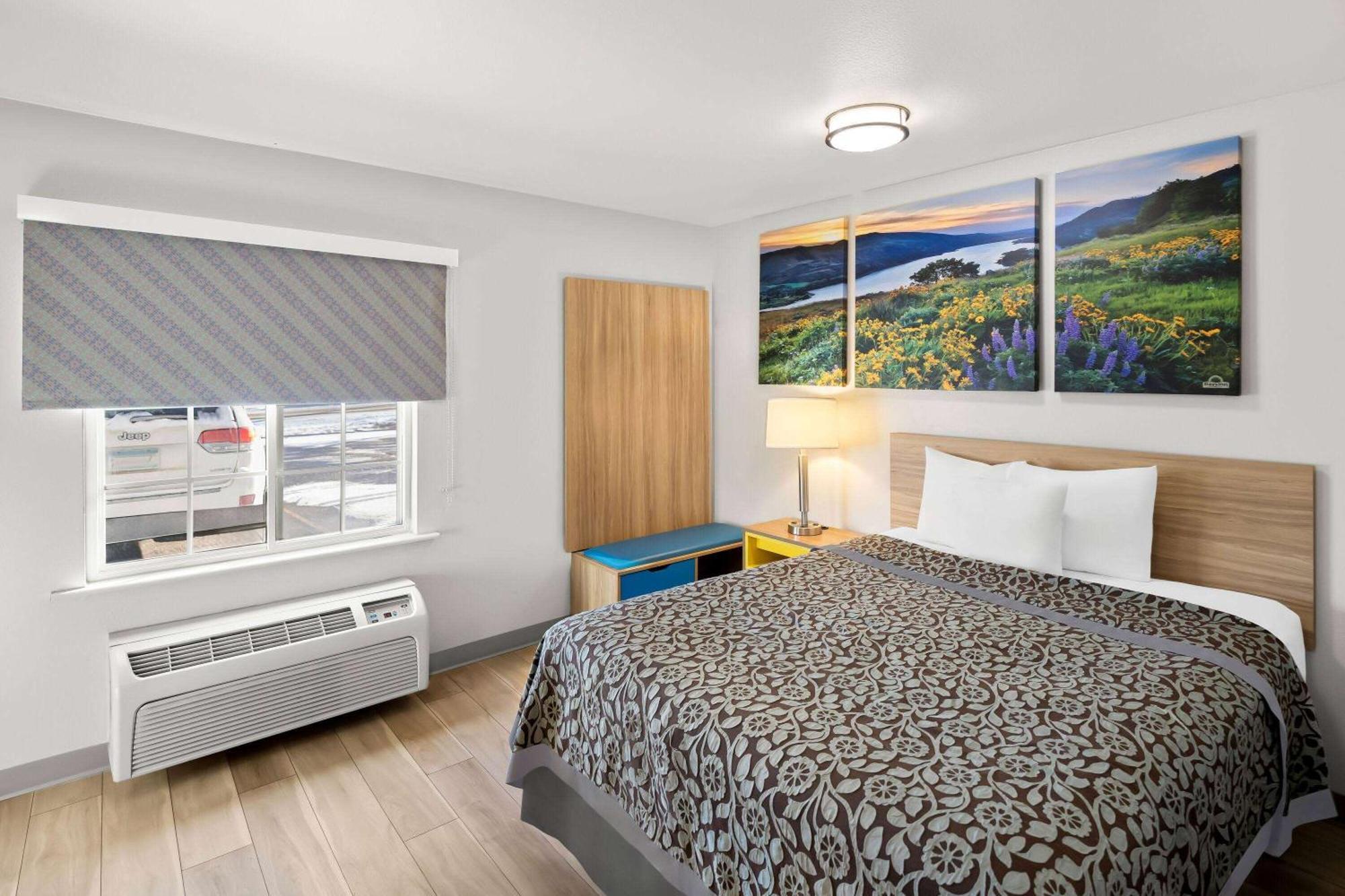 Days Inn & Suites By Wyndham Rochester South Экстерьер фото