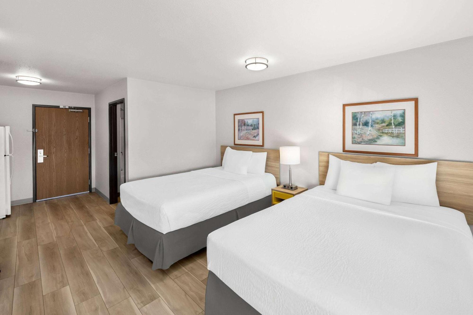Days Inn & Suites By Wyndham Rochester South Экстерьер фото