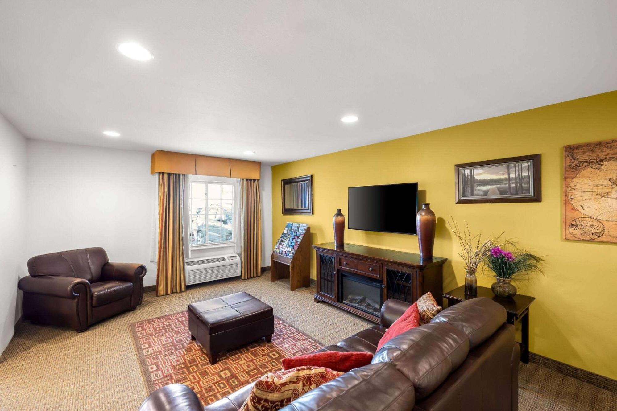 Days Inn & Suites By Wyndham Rochester South Экстерьер фото
