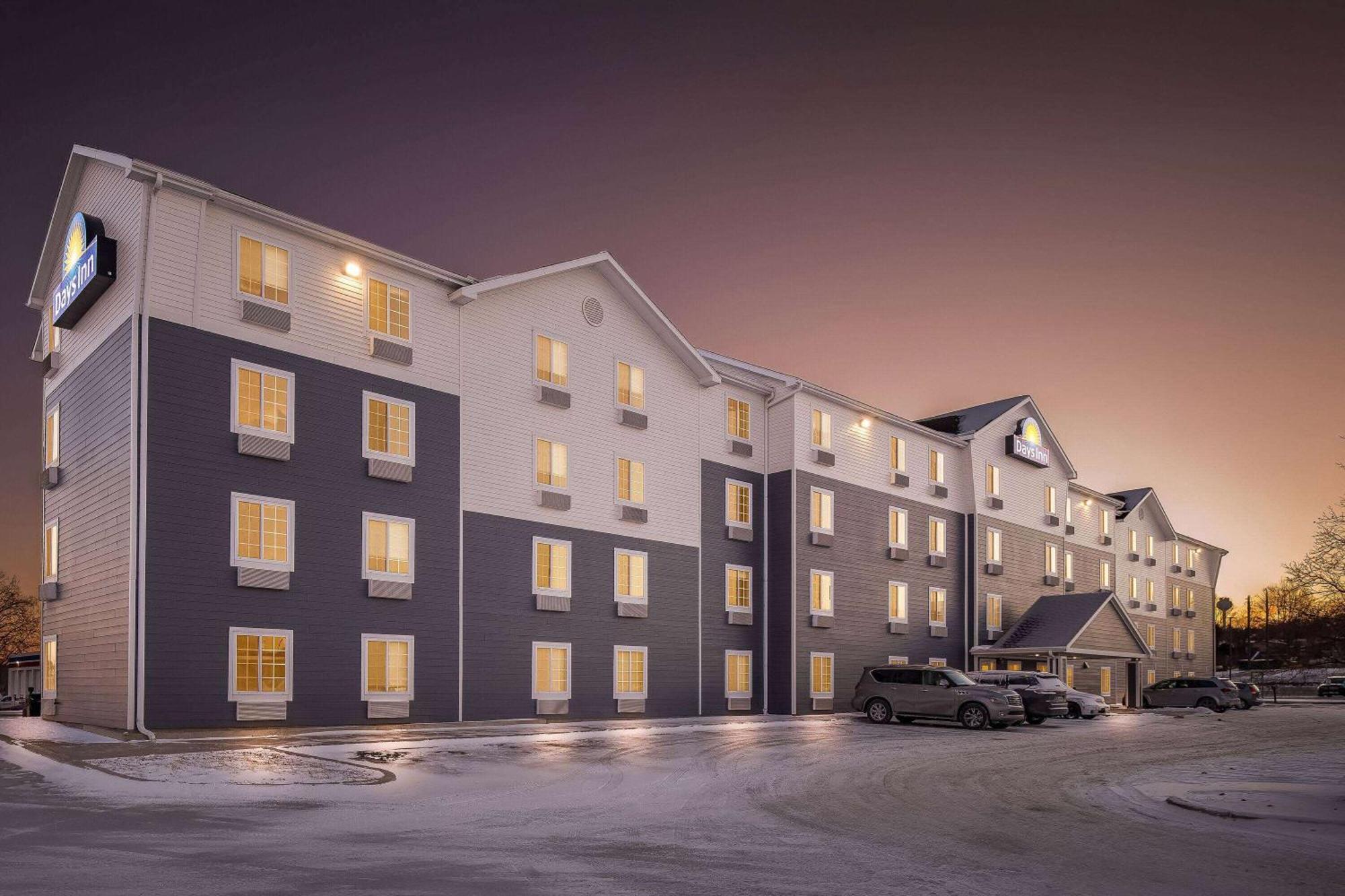Days Inn & Suites By Wyndham Rochester South Экстерьер фото