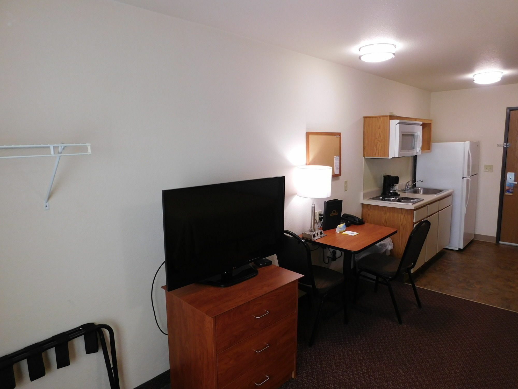 Days Inn & Suites By Wyndham Rochester South Экстерьер фото