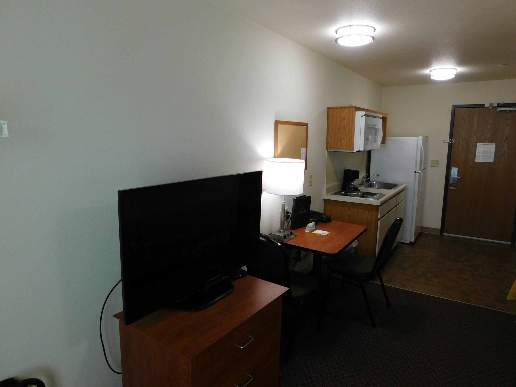 Days Inn & Suites By Wyndham Rochester South Экстерьер фото
