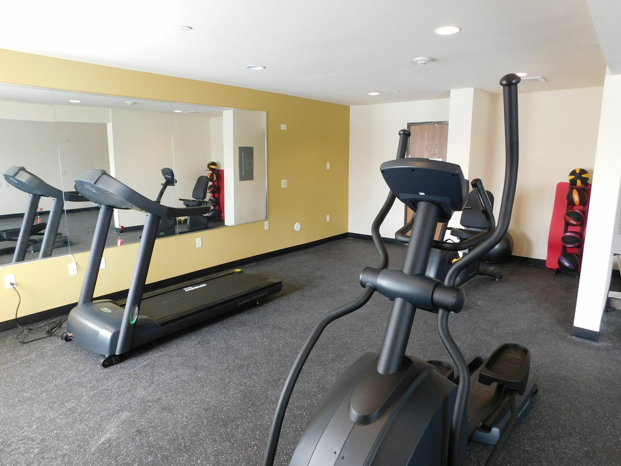 Days Inn & Suites By Wyndham Rochester South Экстерьер фото