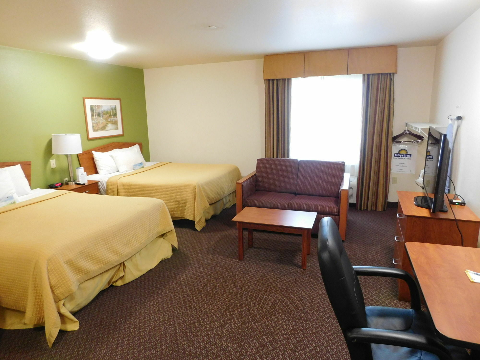 Days Inn & Suites By Wyndham Rochester South Экстерьер фото