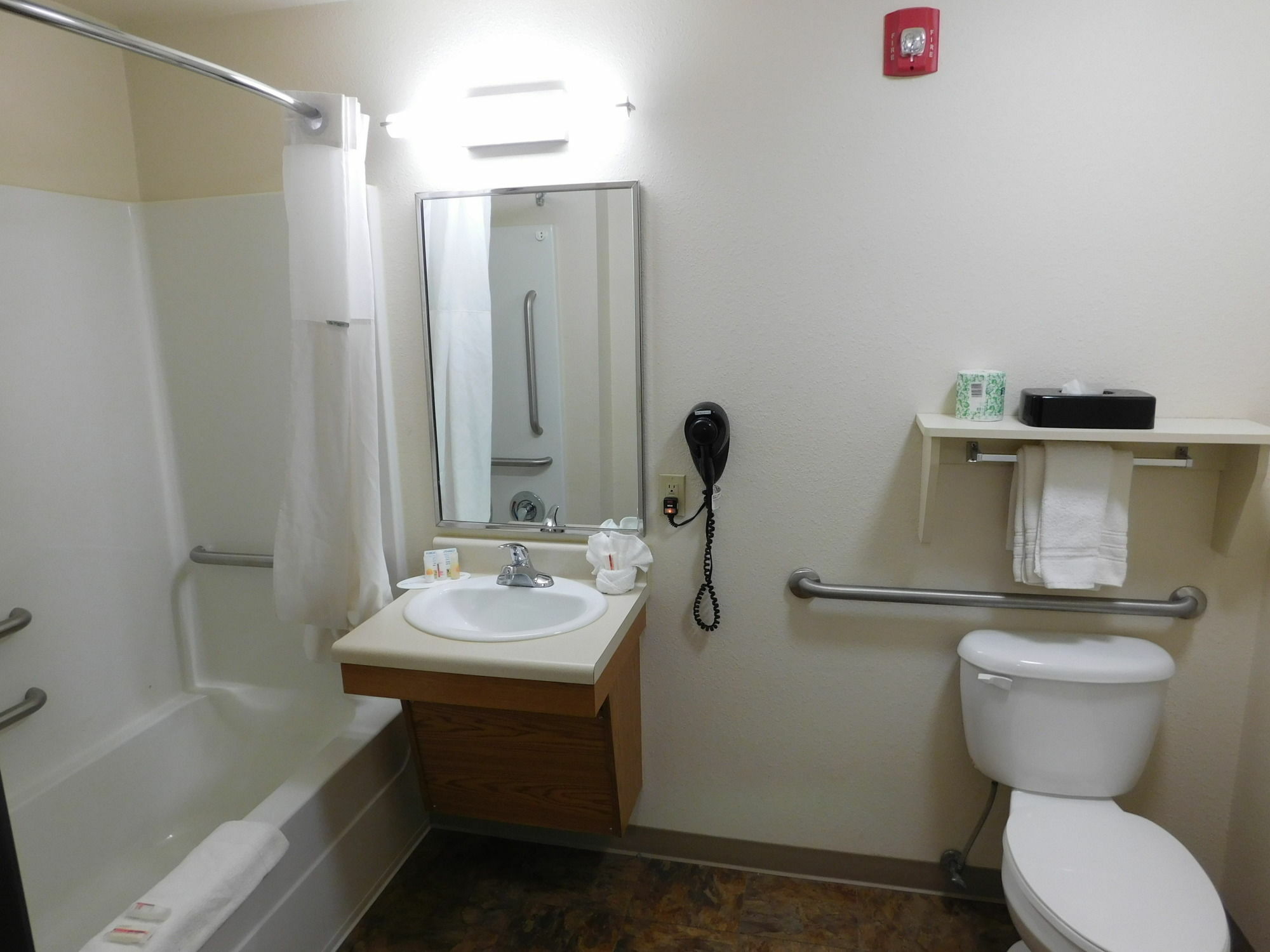 Days Inn & Suites By Wyndham Rochester South Экстерьер фото
